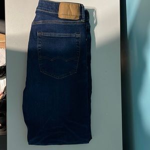 Like New AE jeans 33 x 30